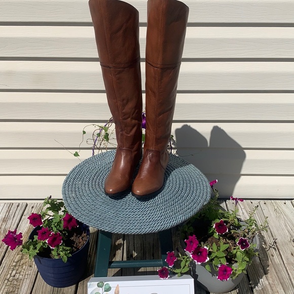 Steve Madden Shoes - Steve Madden NWT Sz 6.5 above the knee tan boots